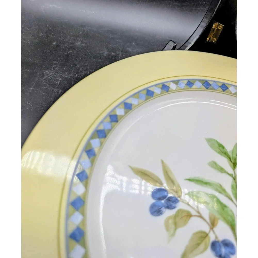 Royal Doulton Carmina TC1277 Dinner Plates Set of 4 Lemon Olive Yellow Blue 1999